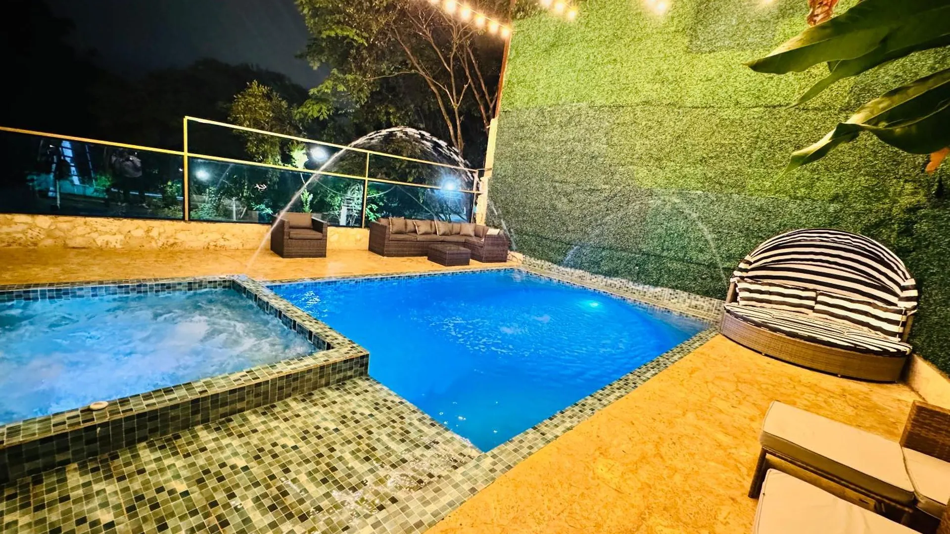 Mansion Parque Lleras Poblado Medellin Villa Colombia